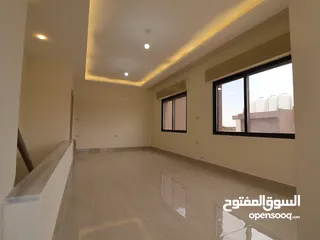  25 شقة طابق أخير مع روف (205م)داخلي (80م)ترس خارجي في أرقى مناطق ام حجير شفا بدران