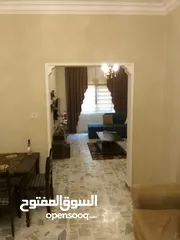  7 شقه للبيع حي العبدلات مطله ع شارع شيك