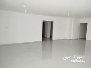  16 شقه سكنية للبيع