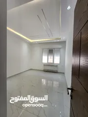  16 شقة فارغة للبيع في خلدا - ref: 14593