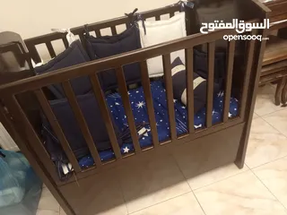  1 تخت بيبي استعمال خفيف جدا