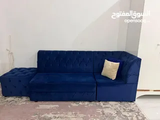  1 بيع سرير مع مرتبه وتسريحه وغرفه جلوس ودولاب