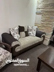  5 طقم صالون للبيع استعمال خفيف مع برداية و موكيت  موجود في بيت لحم