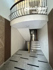  2 شقه طابق اول 190 متر خلف سوق السلطان