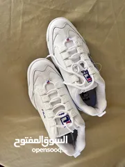  9 •	بوت رياضي أبيض من ماركة Fila اصلي مقاس 40 فقط  • بوت هايكينغ وتسلق اصلي متوفر بمقاسين 39,40