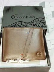  4 leather wallet looks amazing you feel premium quality