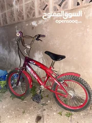  2 بسكليت للبيع جنط 20 شغال ميه ميه بس تغير بركات فقط 20 دينار