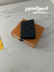  5 Louis Vuitton wallet