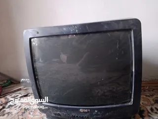  4 شاشات التلفزيون