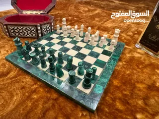  3 شطرنج من الملكيت والالباستر