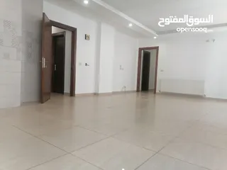  3 شقه ارضيه للبيع في خلدا مع ترس و مدخل خاص