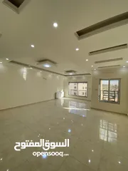  13 شقه 180م طابق أول بالقرب من الكلية العليمة الإسلامية منطقة الفلل