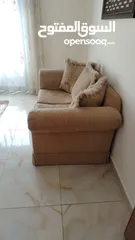  9 طقم كنب 7 مقاعد  مستعمل بحالة جيدة بسعر مغري