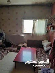  6 شقه للبيع طابق ثاني مساحتها 112مترطلوع مدرسه الشاملة ماجره.ثلاثه غرف وحمامين وبرندا كبيره وممر