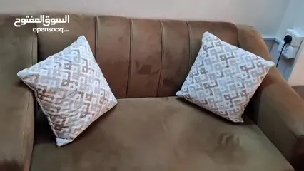  5 طقم كنب 7 مقاعد بحالة جيدة