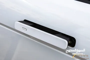  9 Range Rover Evoque 2020 P250 Se  السيارة وارد و صيانة الشركة و قطعت مسافة 33,000 كم فقط