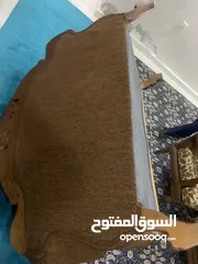  5 طقم كنب 7 مقاعد ومع طاوله كبيره وطربيزات عدد2  بحالة الوكاله