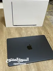  1 ماك بوك اير M2 بحالة الجديد شرق اوسط  معو كامل اغراضه الاصلية