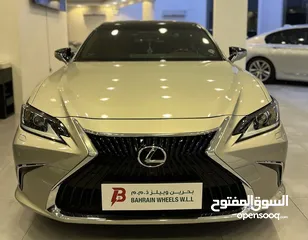  2 Lexus ES350 2019 model Full Panorama roof