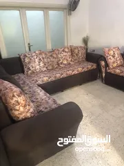  1 طقم كنب قطعتين كبار وقطعة ثنائية نظيف بحالة ممتازة