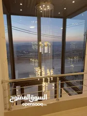  3 شقة ارضية ذات اطلالة رائعة بمساحة اجمالية 300 متر مربع
