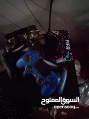  2 بلايستيشن 4 للبيع مع 3 ايادي ولعبة دث انورد 2 وجميع إسلاكه ب 800 شيكل في الخليل