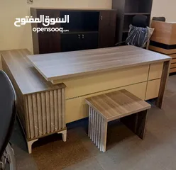  18 مكتب مدير مع جانبية ادراج وطاولة عرض مميز من لامينيت للأثاث المكتبي توصيل مجاني داخل عمان