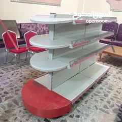  2 رفوف وسط سوبرماركات