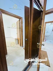  8 شقة طابقية - 4نوم 2ماستر - 400م - ارضية - حديقة - ترسات - موقع هادئ ومميز