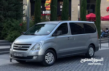  2 باص هيونداي جراند h1 ستركس موديل 2018 فحص كامل وفل اتوماتيك 8 ركاب بنزين