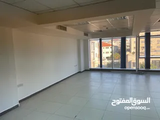  10 مكتب مميز مشطب ومصمم داخلي جلهز في منطقة قرب مكة مول