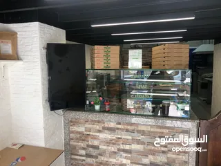  1 مطعم معجنات ومناقيش وبيتزا للبيع بمنطقة المطاعم الدوار السابع