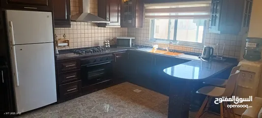  3 شقة مفروش للإيجار السنوي في موقع هادئ ومميز، مقابل فندق عمان ويست.
