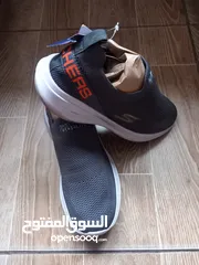  6 حذاء سهل الارتداء ماركة سكيتشر فيتنامي الصنع أصلي  قياس 42 لون سكني  go run للبيع skechers go runk