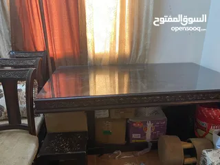  1 طاولة سفرة كبيرة للبيع