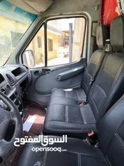  2 باص مرسيدس تجاري موديل 2001 شاصي طويل حموله 2300 كيلو للبيع عالكاش فقط وتنازل مباشر
