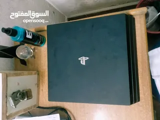  1 بلايستيشن 4 برو مستعمل في حاله جديد