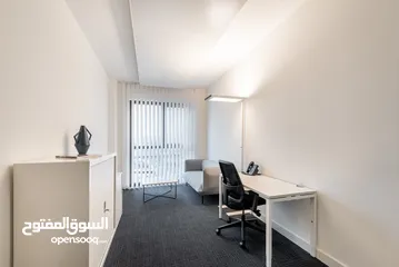  7 Co-Work Desk with Municipality Contract in Al Fardan Heights