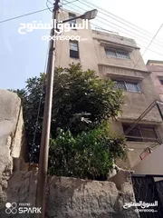  1 عمارة وارض للبيع