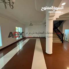  2 إعلان: فيلا رائعة داخل مجمع في القرم Ad: Stunning Villa in a Gated Community in Al Qurum