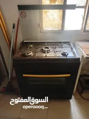  1 غاز خمس عيون  نظيف  شغال فرن فوق وتحت