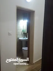  13 شقة في الحي الجامعي 2 للبيع.. العمارة الوحيدة بين الفلل