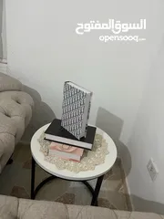  6 كنب تفصيل ما الو غير سنه جديد جديد جديد ولا كانو مستعمل مع طاولات وبرداي وسجادة كلو استعمال سنه فقط