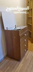  3 تخت طفل وطاولة غيار