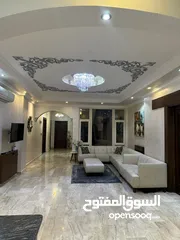  8 فيلا للإيجار/ للبيع بإطلالة جميلة جدا Villa for rent/sale with beautiful views and amenities!