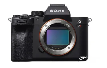  1 كامرة sony a7 mark4 r عدسة سيجما 70/200mm الكامره والعدسة استخدام خفيف ولا يشكون من اي اعطال او تشوه