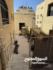 1 شقة في بيتونيا 130 متر داخلي بالإضافة إلى ساحة ومدخل خاص للبيع