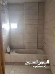  8 شقه سكنيه للبيع على الشارع العسكري