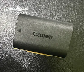  7 للبيع علبه الكاميرا و عدسة EOS 80D