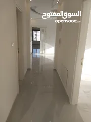 3 شقه جديده فخمه للايجار